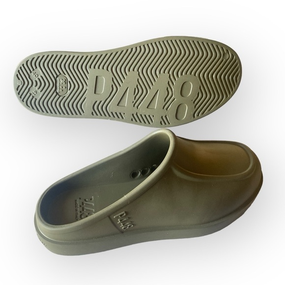 P448  Flow-W Mules Clogs Made in Italy Size 40-41 (US 10) Green Rubber N… - Picture 1 of 13